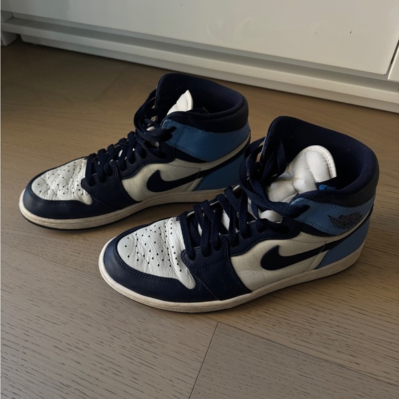 Athletic_Shoes